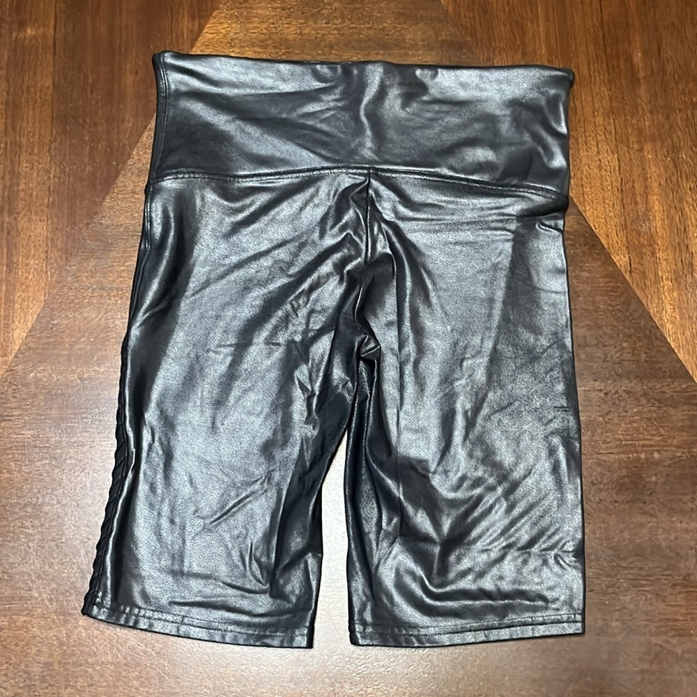 Spanx faux leather Moto bike short - Picture 6 of 10